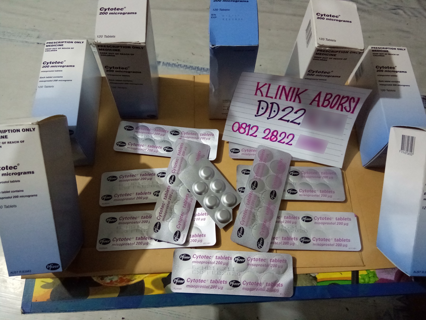 Cartelas de misoprostol (Cytotec 200 µg) — o uterotônico retal em dose alta na atonia.