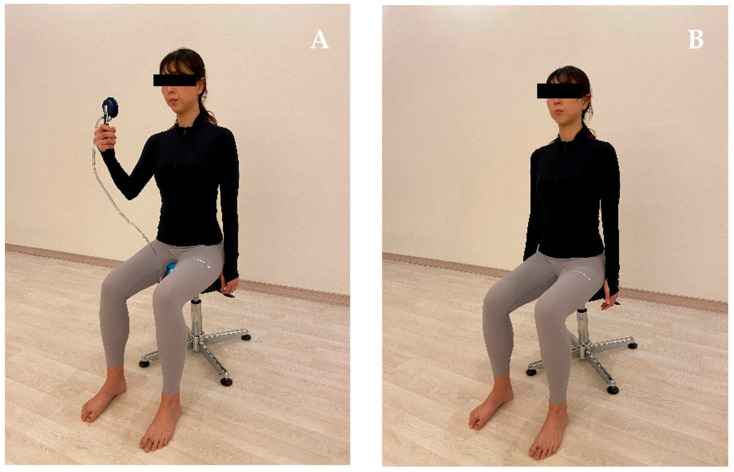 Treino do assoalho pélvico: à esquerda, contração guiada por biofeedback pressórico com manômetro visível; à direita, a mesma tarefa apenas por orientação verbal.