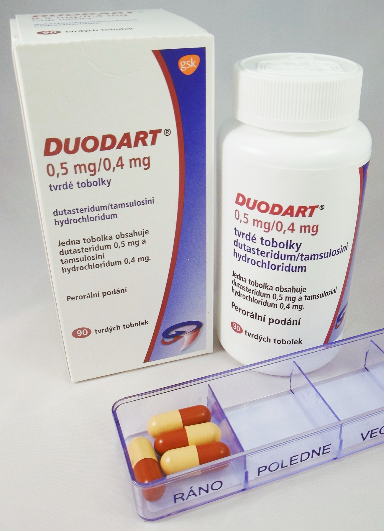 Embalagem de Duodart, combinação de dutasterida e tamsulosina, usada na hiperplasia prostática benigna com próstata aumentada.